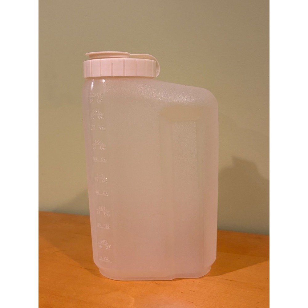 Rubbermaid vintage Servin Saver 2.75 Qt 2.4 L Pitcher Slim White Lid